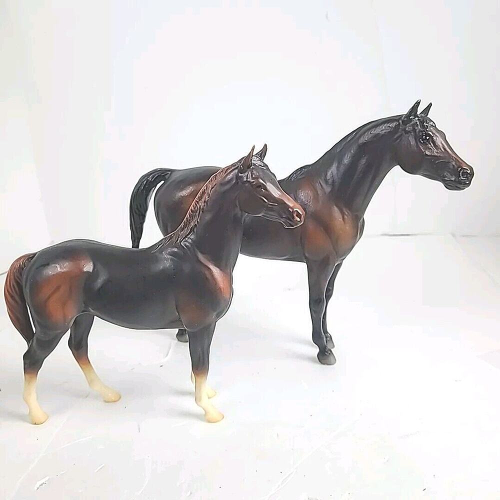 Lot of 2 Vintage Breyer Horses Erin Go Bragh 715 And Gelding White Socks 4102